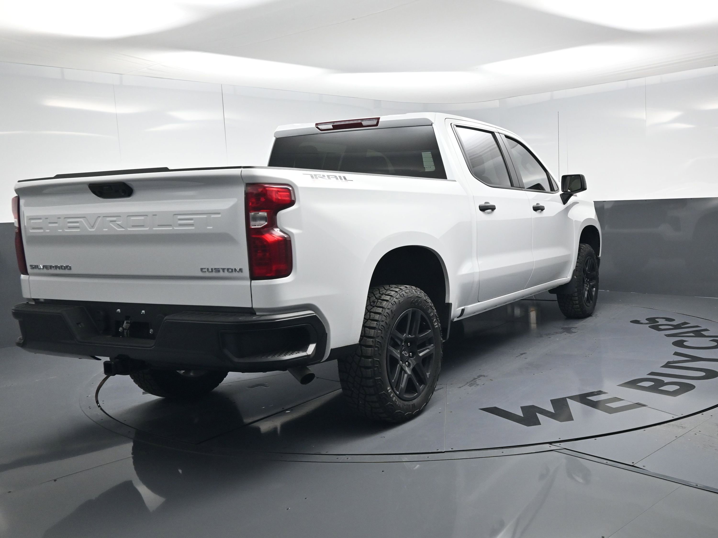 Used 2024 Chevrolet Silverado 1500 Custom Trail Boss w/ LPO, Dark Essentials Package image 9