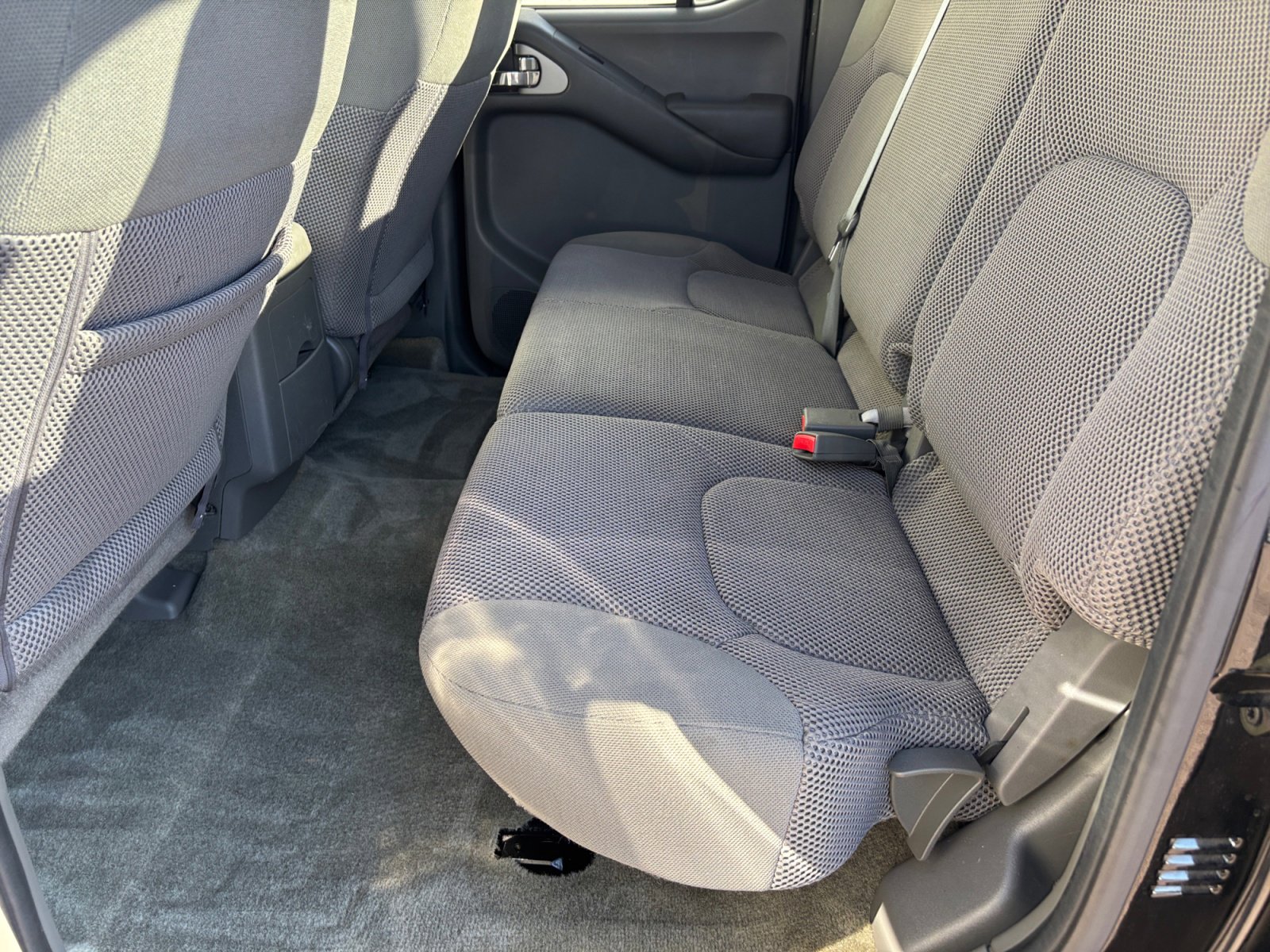 Used 2016 Nissan Frontier SV image 17