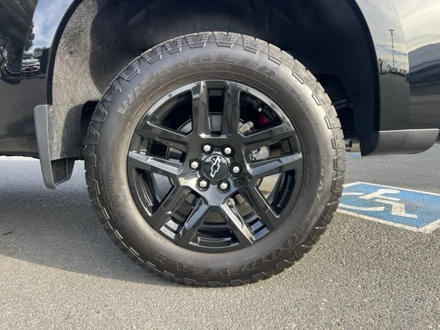 Used 2025 Chevrolet Silverado 1500 High Country w/ Midnight Edition AWD/4WD image 11