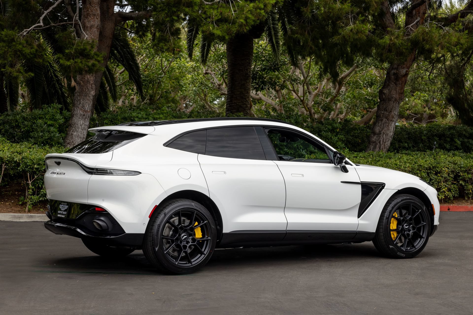 Used 2021 Aston Martin DBX AWD/4WD image 3