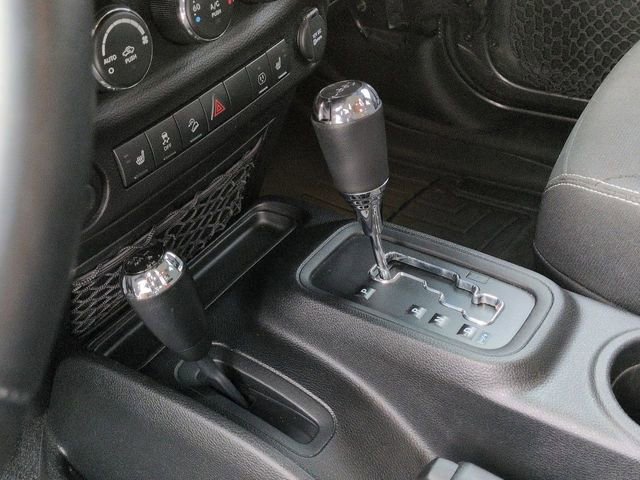 Used 2016 Jeep Wrangler Unlimited Sahara w/ Connectivity Group image 19