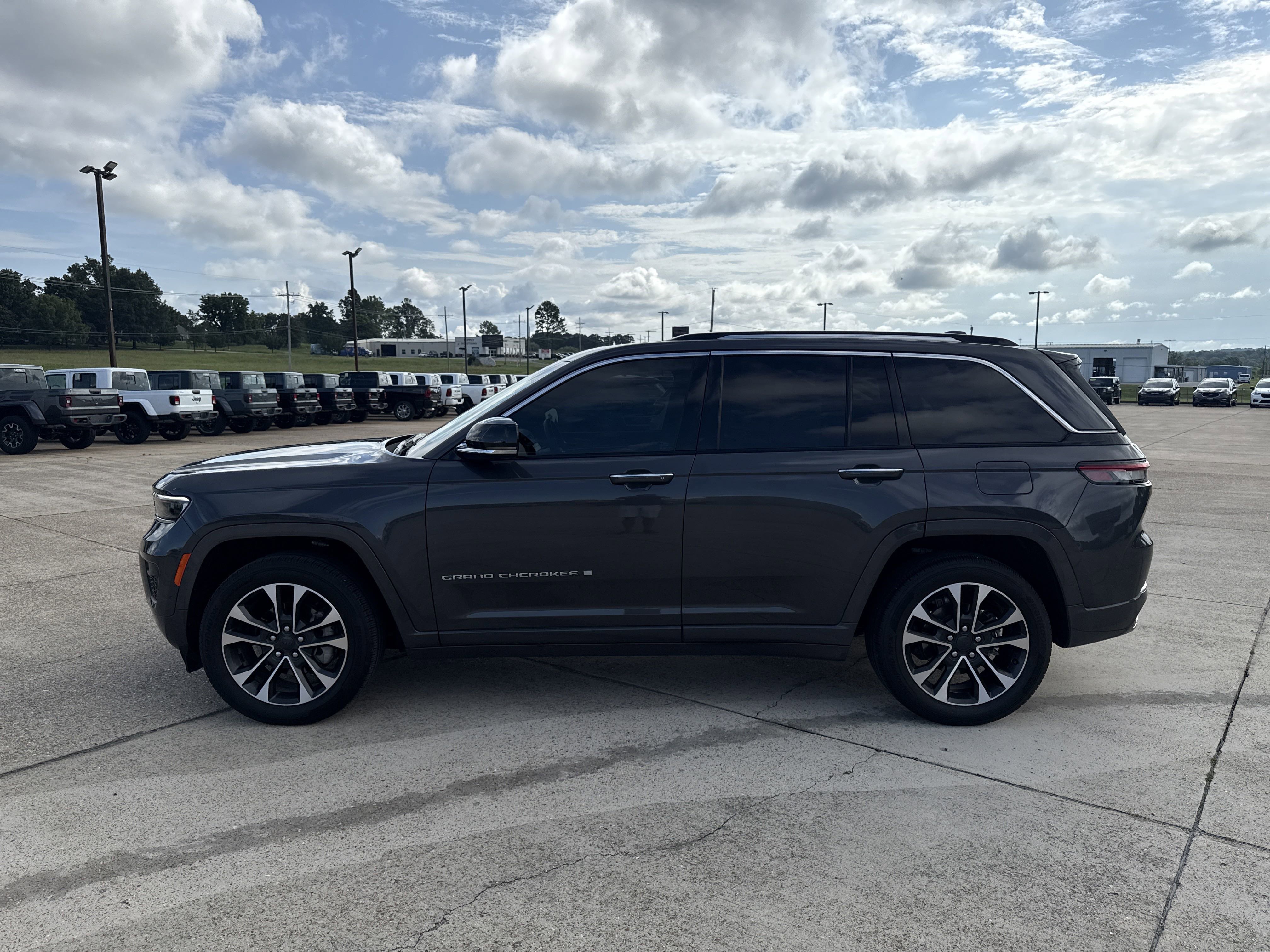 Used 2022 Jeep Grand Cherokee Overland image 4