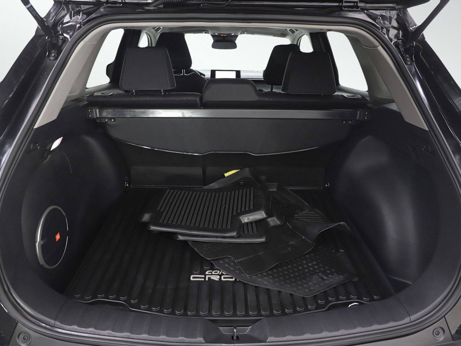 Used 2025 Toyota Corolla Cross LE w/ Moonroof Package image 9