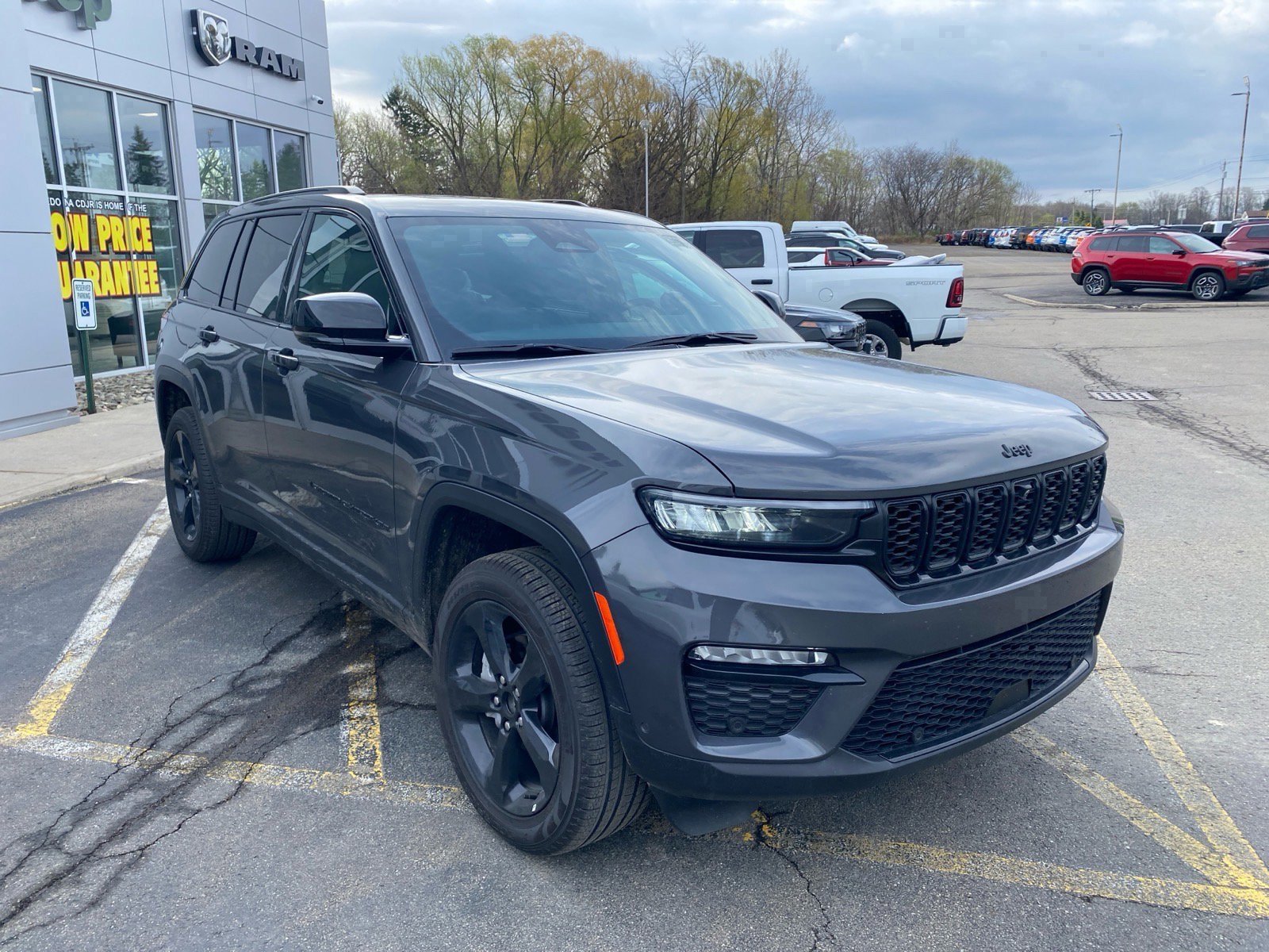 Used 2025 Jeep Grand Cherokee Limited w/ Luxury Tech Group II AWD/4WD image 61