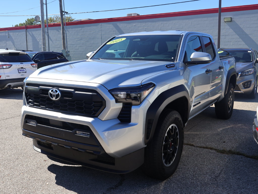 Used 2025 Toyota Tacoma TRD Off-Road AWD/4WD image 12
