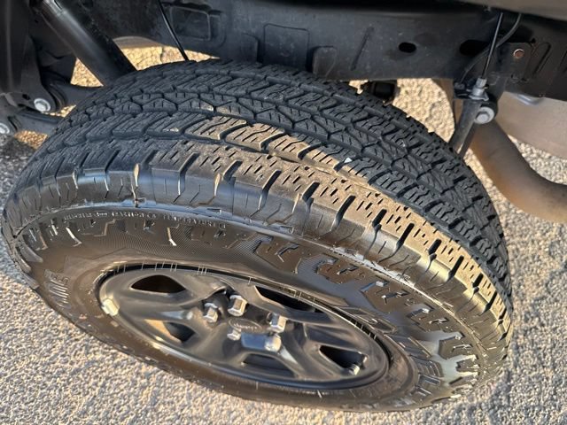 Used 2024 Jeep Gladiator Sport AWD/4WD image 19