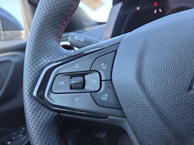 Used 2024 Chevrolet Trax RS w/ Sunroof Package FWD image 19