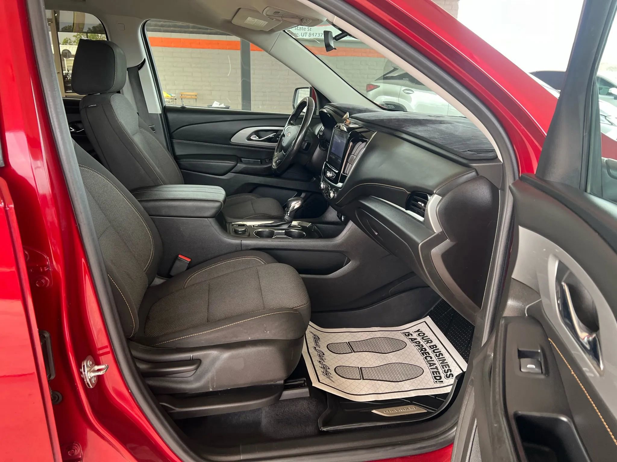 Used 2021 Chevrolet Traverse LT image 32