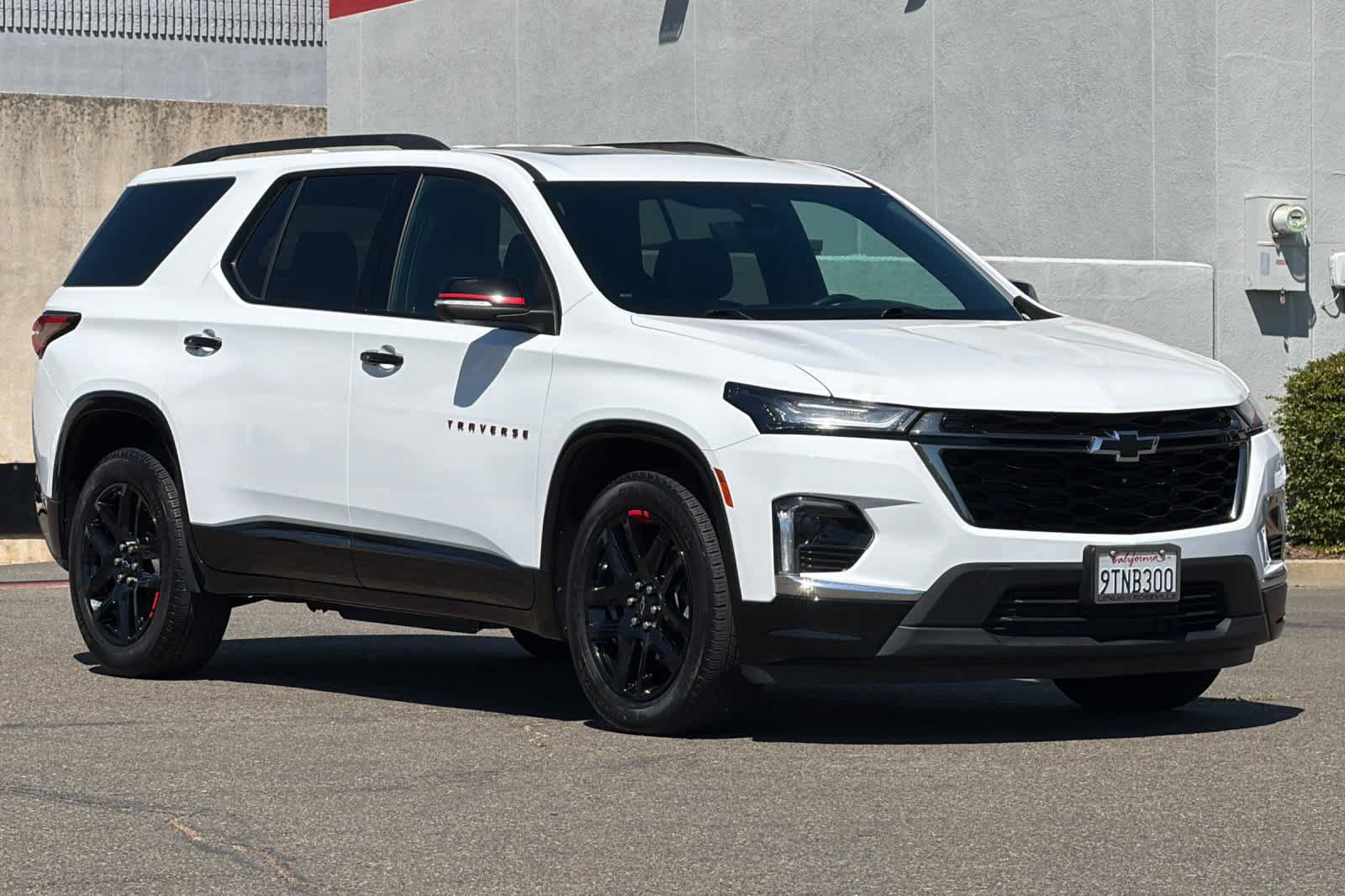 Used 2023 Chevrolet Traverse Premier w/ Redline Edition FWD image 5