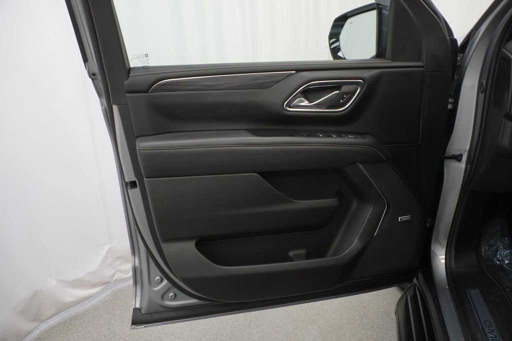 Used 2024 GMC Yukon SLT w/ SLT Premium Package AWD/4WD image 43
