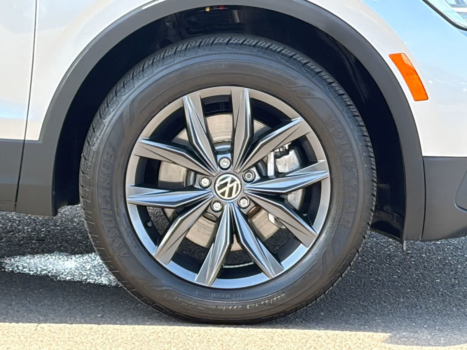 Used 2024 Volkswagen Tiguan Wolfsburg Edition AWD/4WD image 9