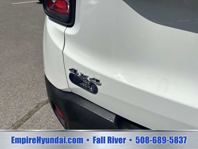 Used 2023 Jeep Renegade Latitude AWD/4WD image 5