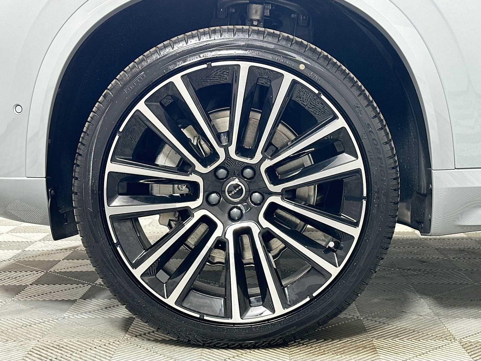 New 2027 Volvo XC90 B6 Plus AWD/4WD image 30