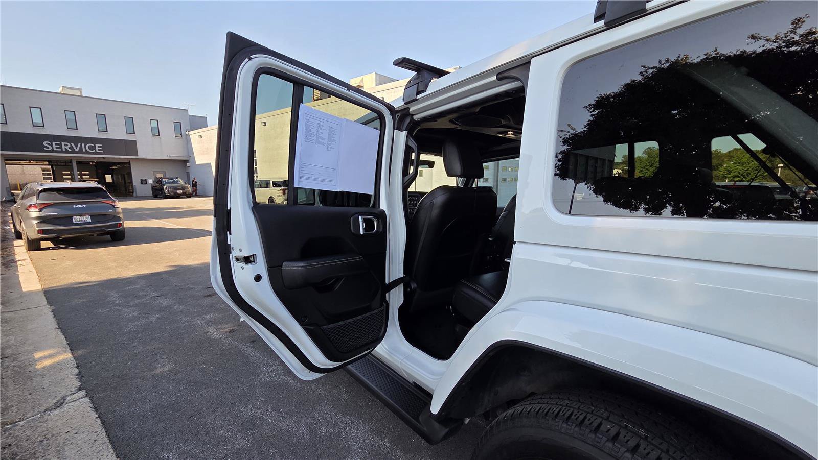 Used 2022 Jeep Wrangler Unlimited Sahara w/ Cold Weather Group AWD/4WD image 23