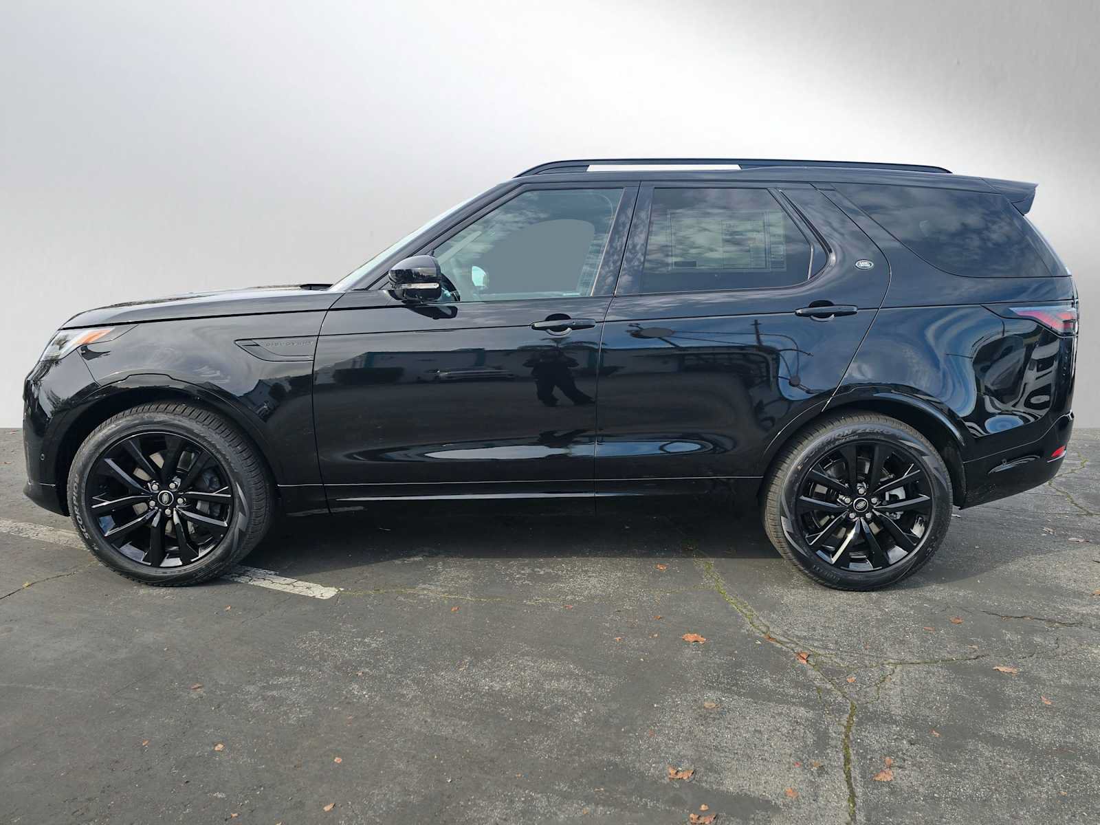 New 2026 Land Rover Discovery Limited Edition AWD/4WD image 2
