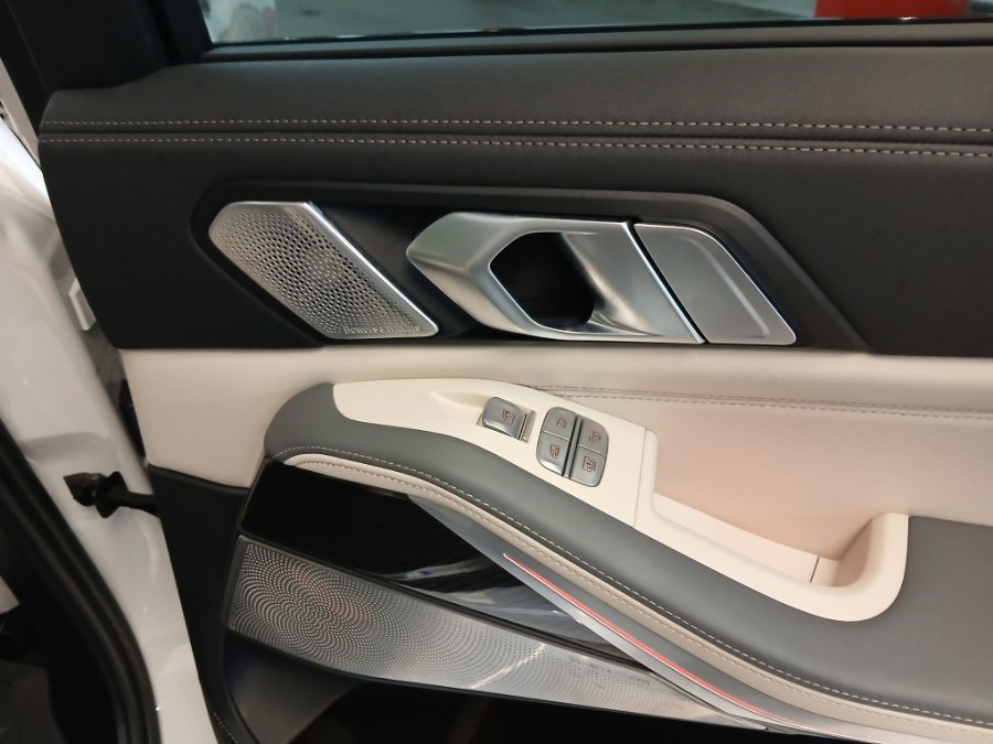 Used 2024 BMW X7 M60i w/ Executive Package image 26