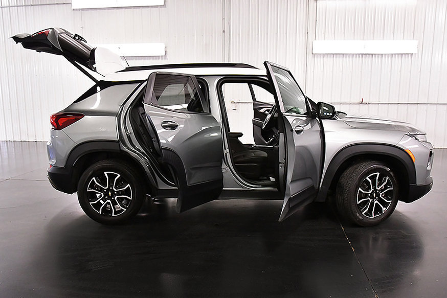 Used 2023 Chevrolet TrailBlazer ACTIV w/ Sun and Liftgate Package AWD/4WD image 29