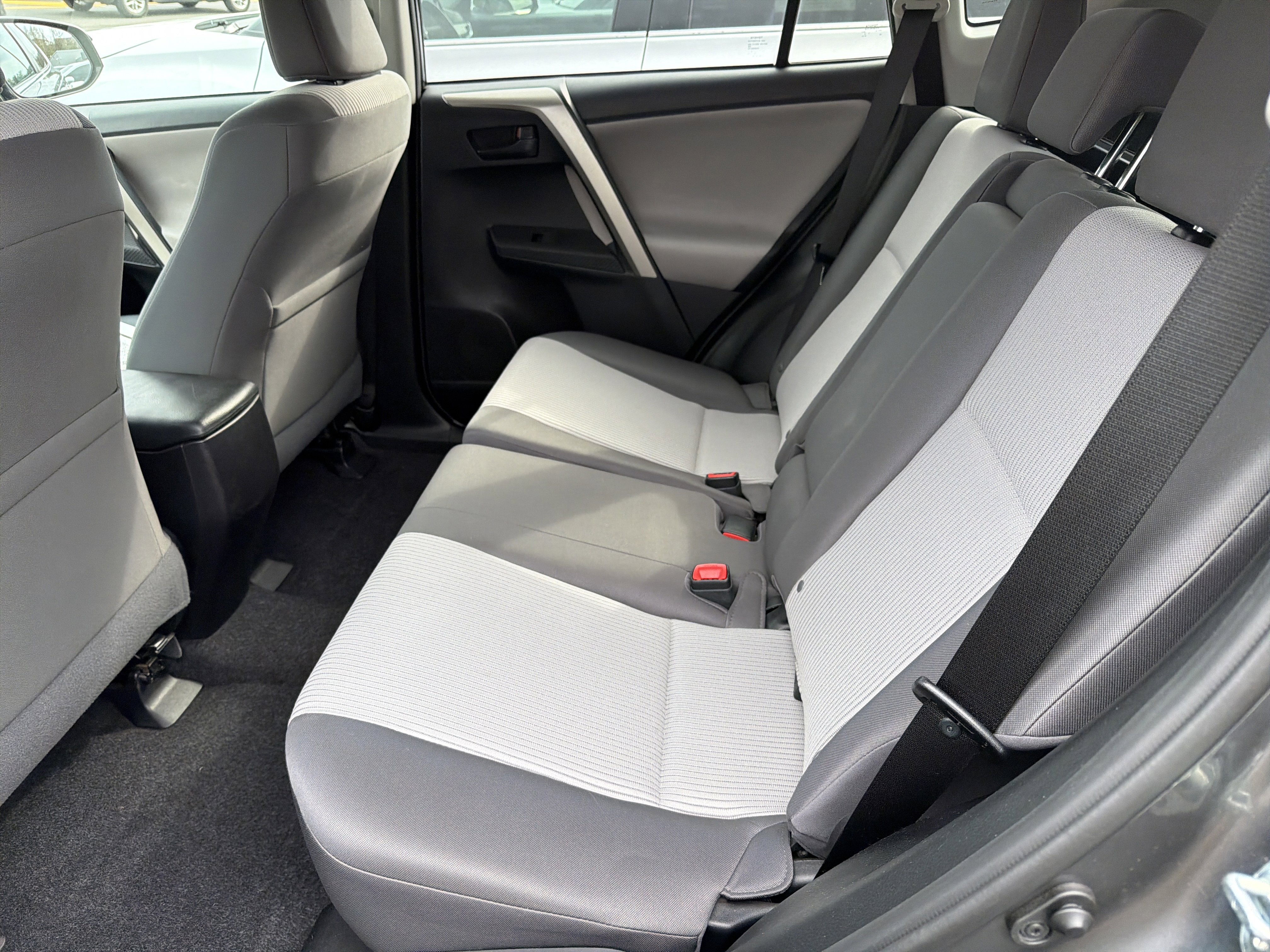 Used 2015 Toyota RAV4 LE image 20
