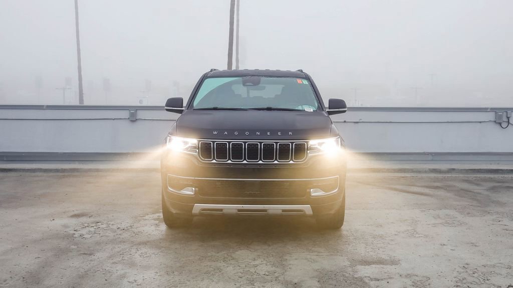 Certified 2024 Jeep Wagoneer L Series II w/ Flexible Seating Group image 3