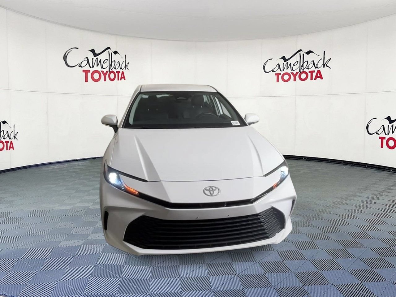 Used 2025 Toyota Camry LE FWD image 4