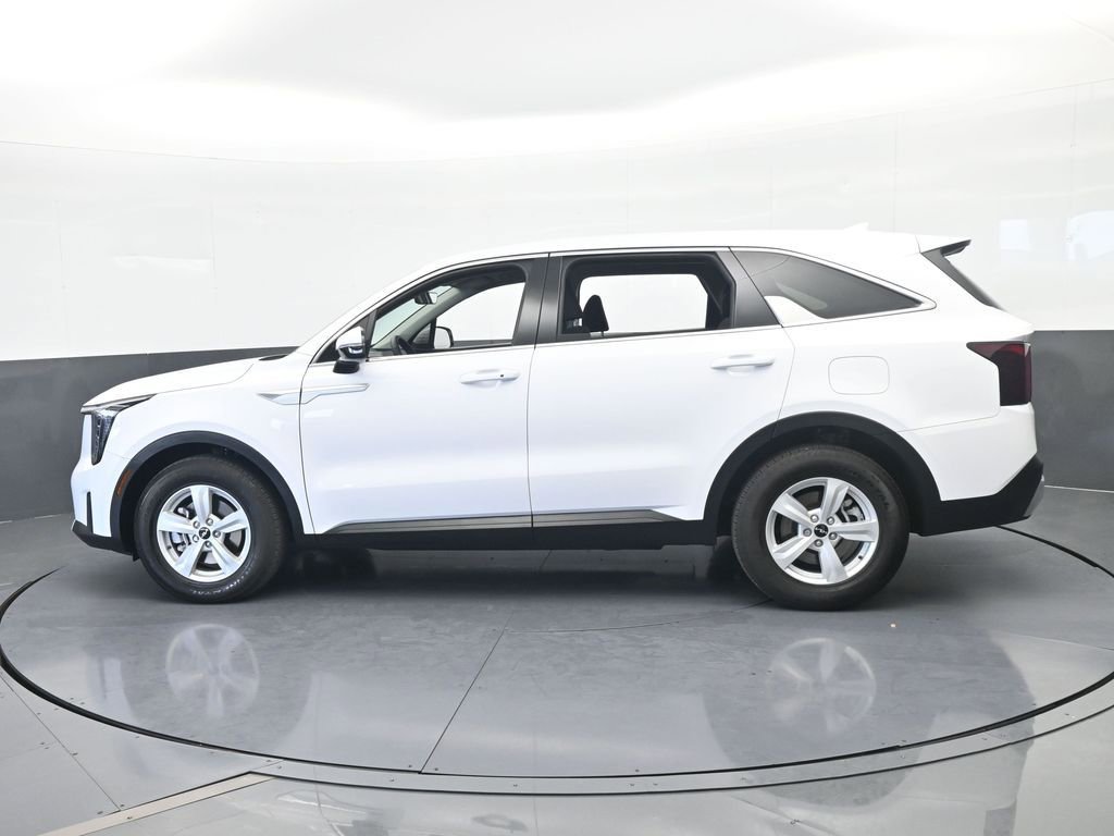 Used 2025 Kia Sorento LX image 3