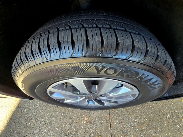 Certified 2024 Chrysler Pacifica Select image 31