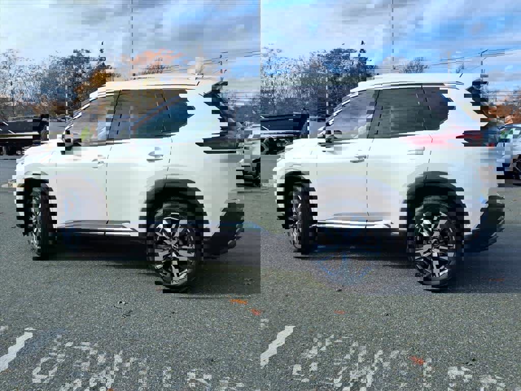 Certified 2023 Nissan Rogue SL w/ SL Premium Package image 8