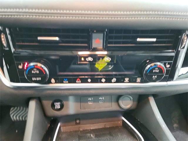 Used 2025 Nissan Rogue SL w/ Tech Package image 30