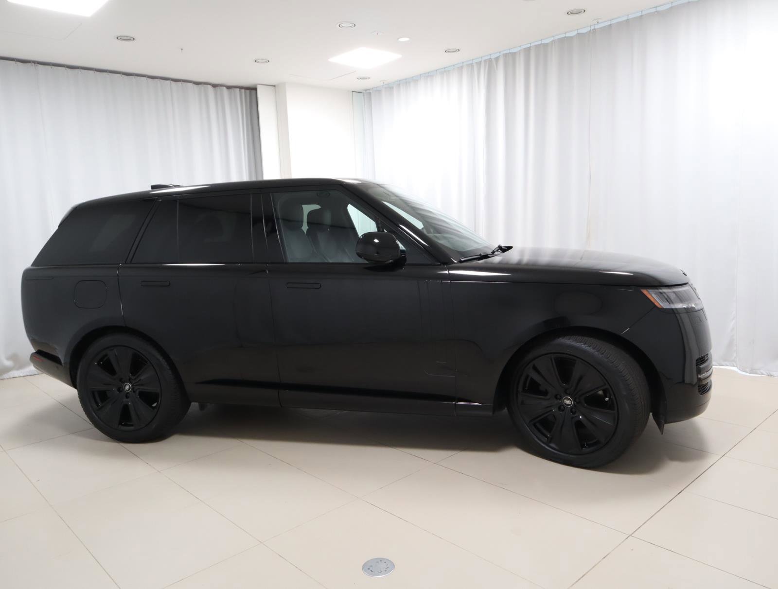 Used 2024 Land Rover Range Rover SE image 6