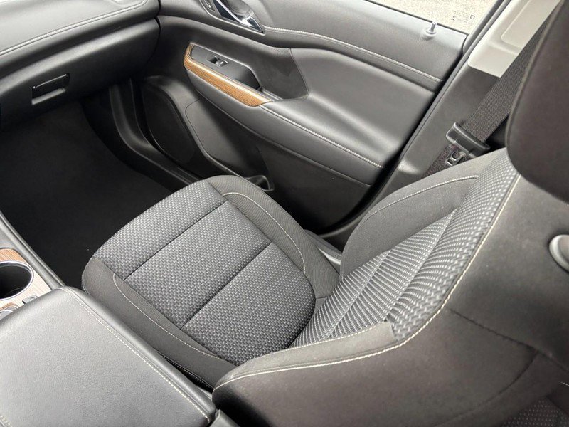 Certified 2023 GMC Acadia SLE w/ Driver Convenience Package image 15