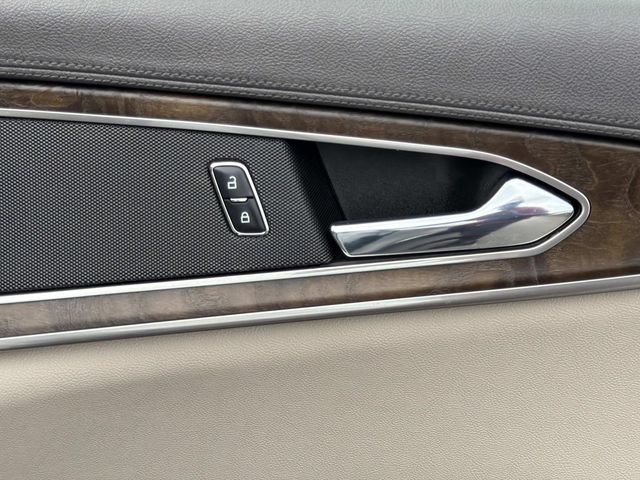 Used 2016 Lincoln MKX Reserve w/ Cargo Utility Package FWD image 20