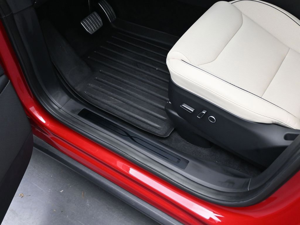 Used 2023 Tesla Model X Plaid image 14