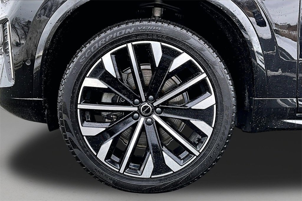 Certified 2026 Volvo XC90 B6 Plus w/ Protection Package Premier image 35
