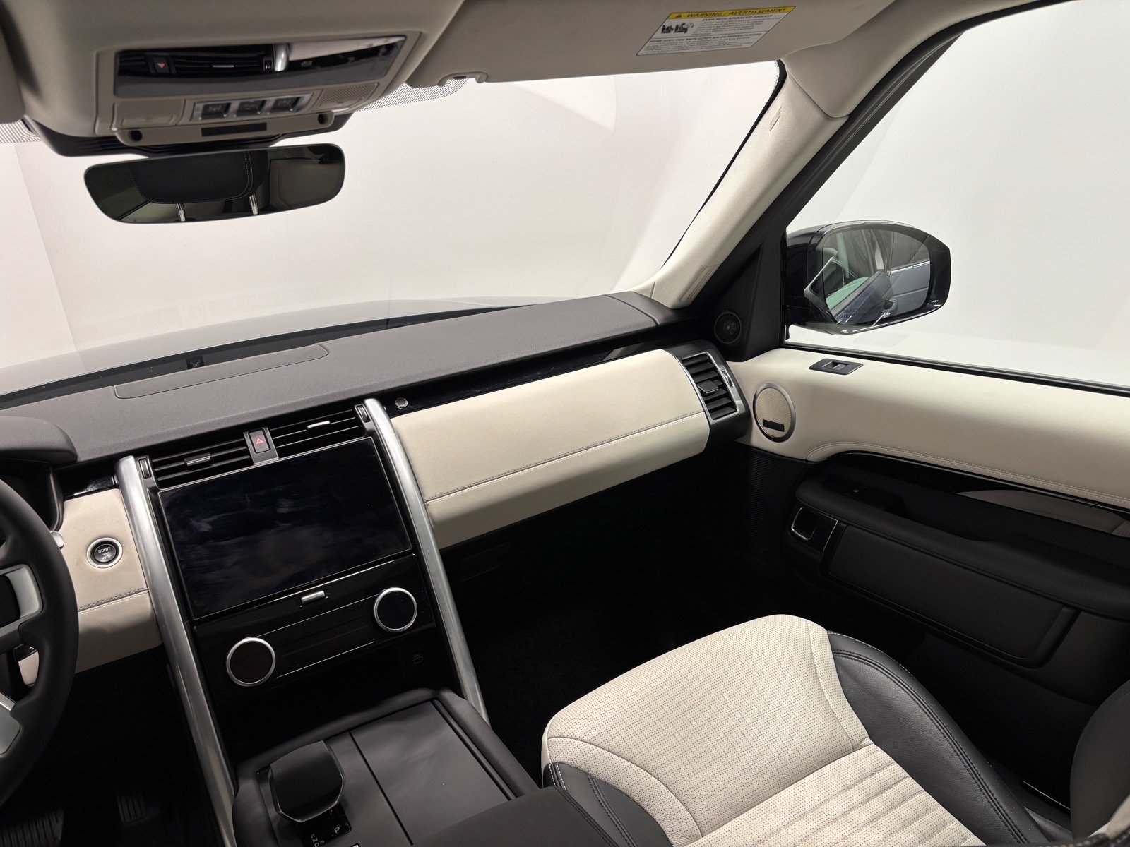 New 2025 Land Rover Discovery S AWD/4WD image 36