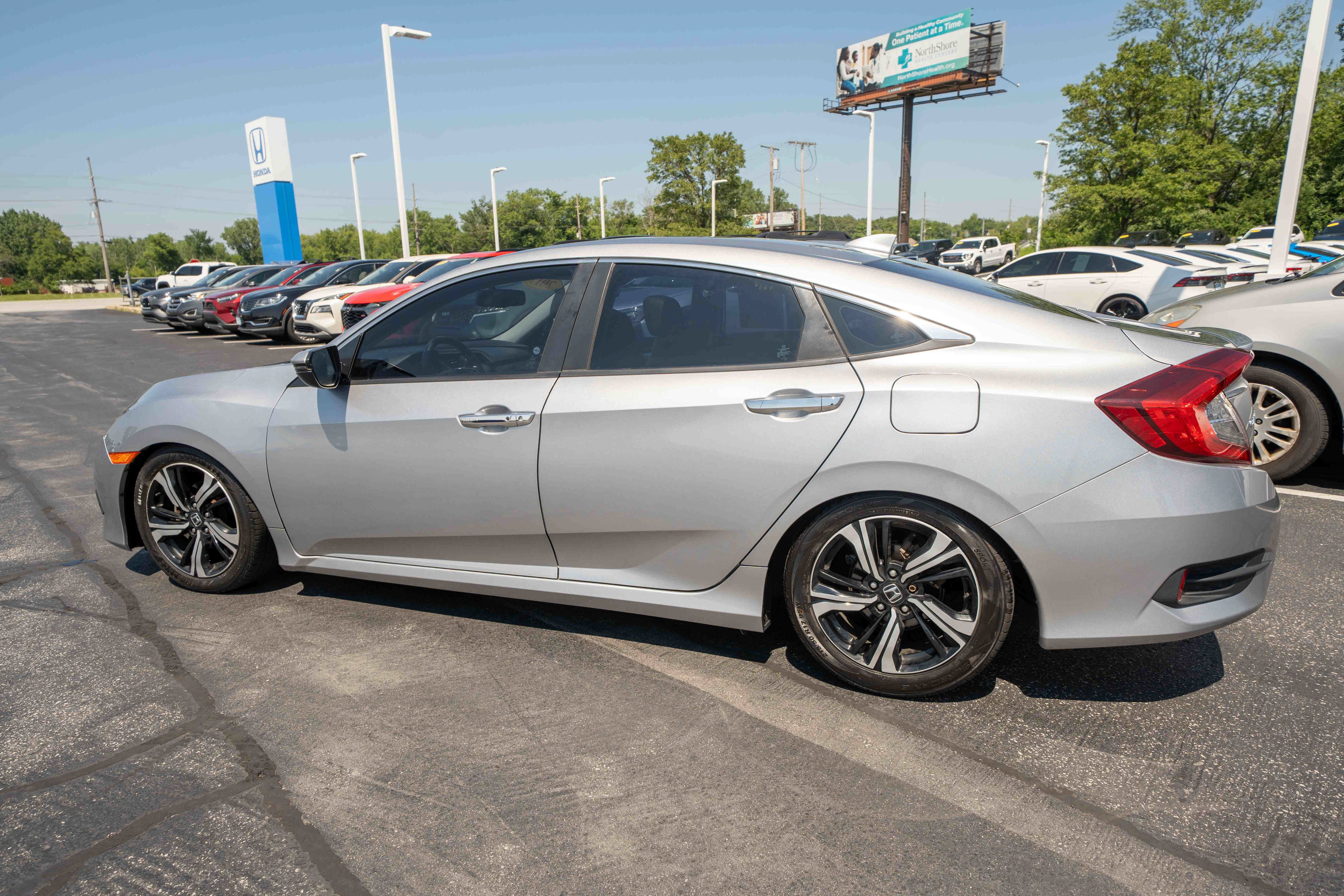 Used 2017 Honda Civic Touring image 4
