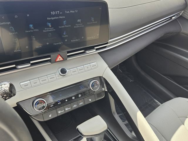 Certified 2025 Hyundai Elantra Limited FWD image 23