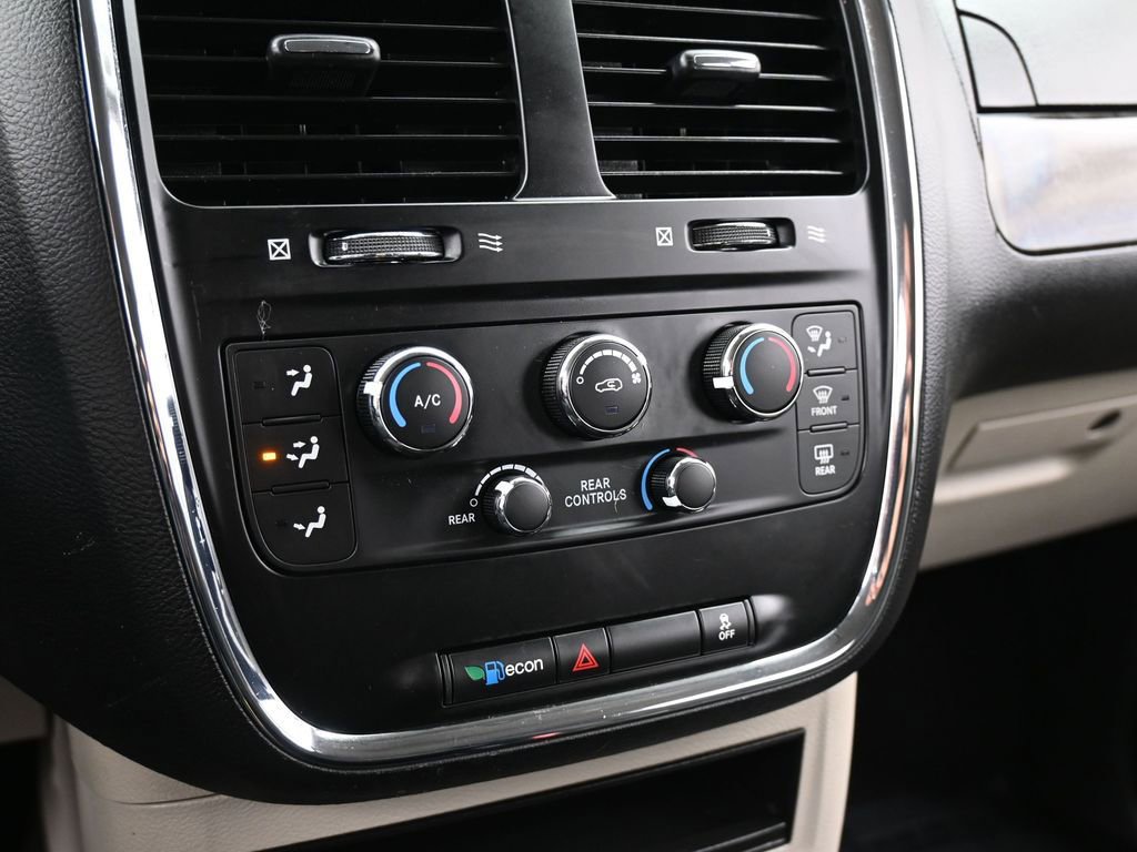 Used 2020 Dodge Grand Caravan SE image 22