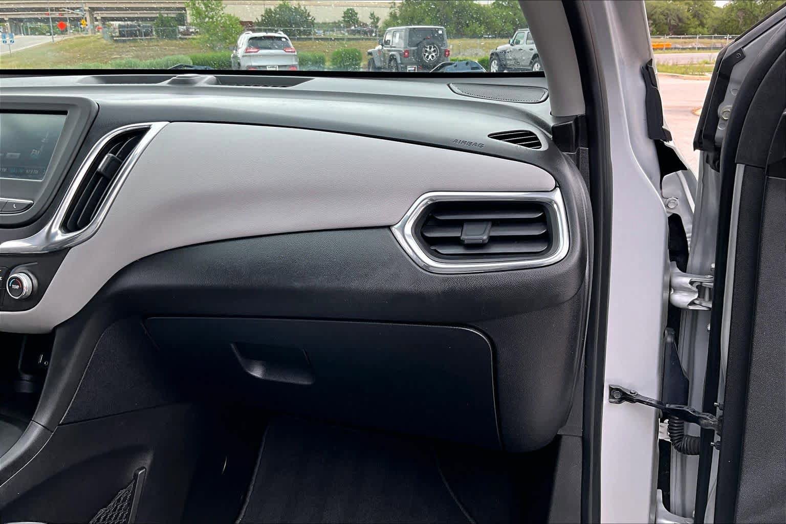 Used 2018 Chevrolet Equinox LS FWD image 19