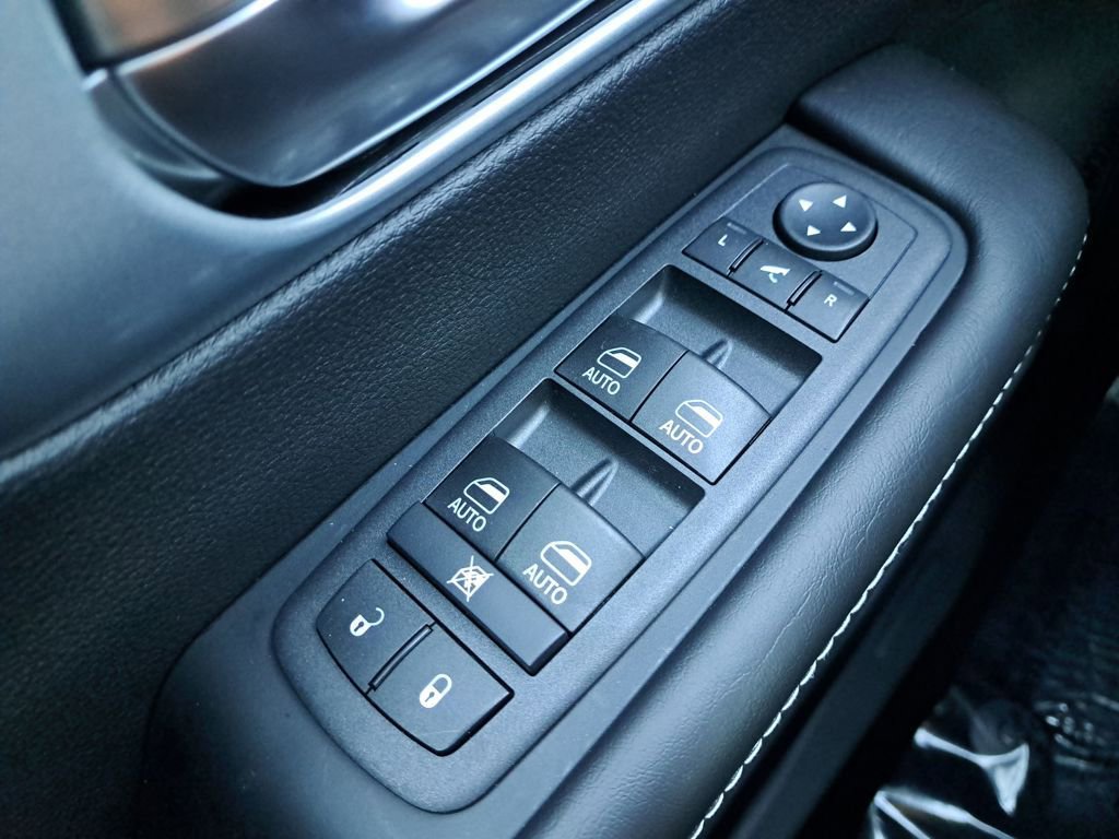 New 2026 Chrysler Pacifica Limited w/ Uconnect Theater Family Group image 27