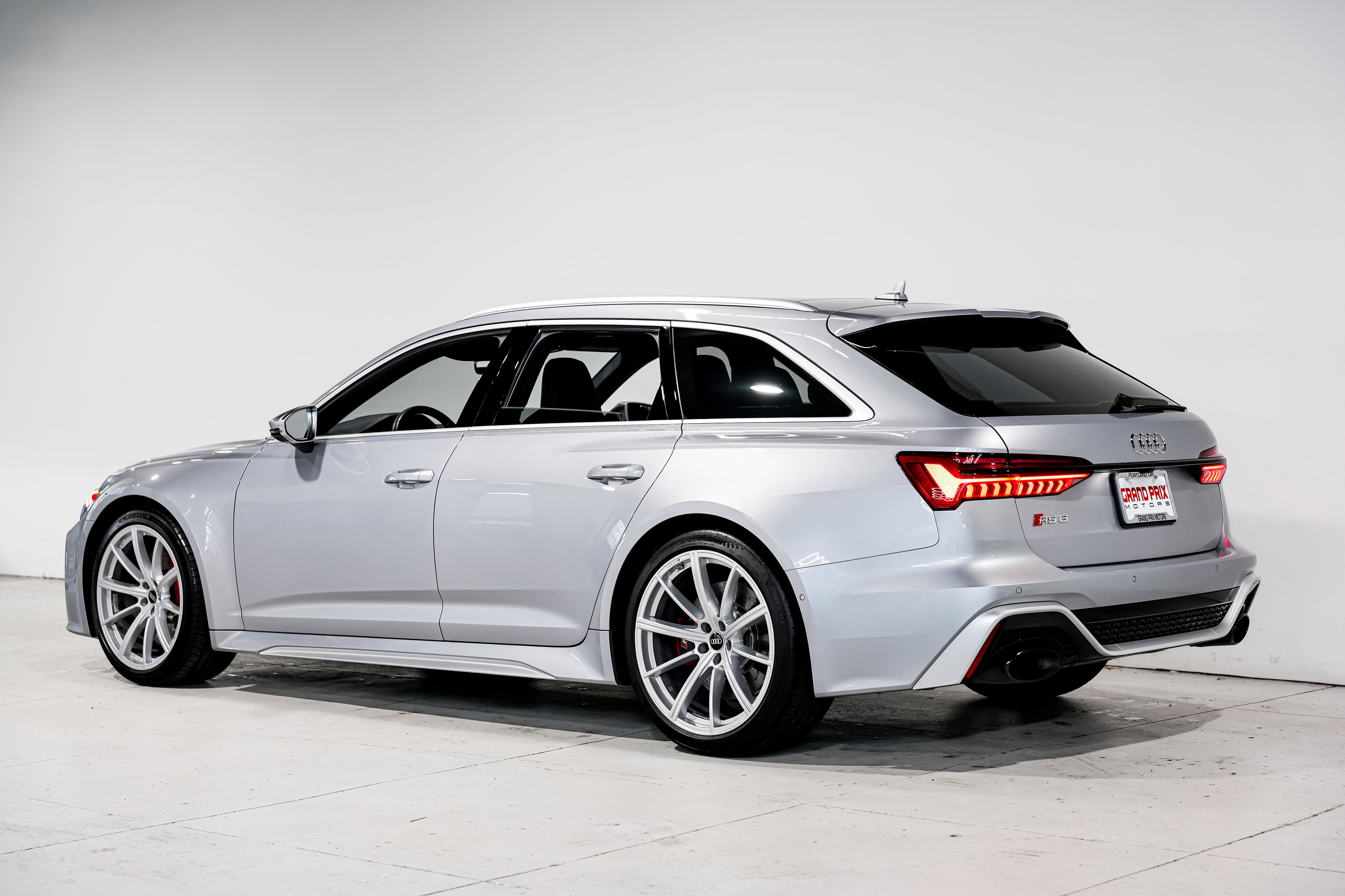 Used 2022 Audi RS 6 AWD/4WD image 8