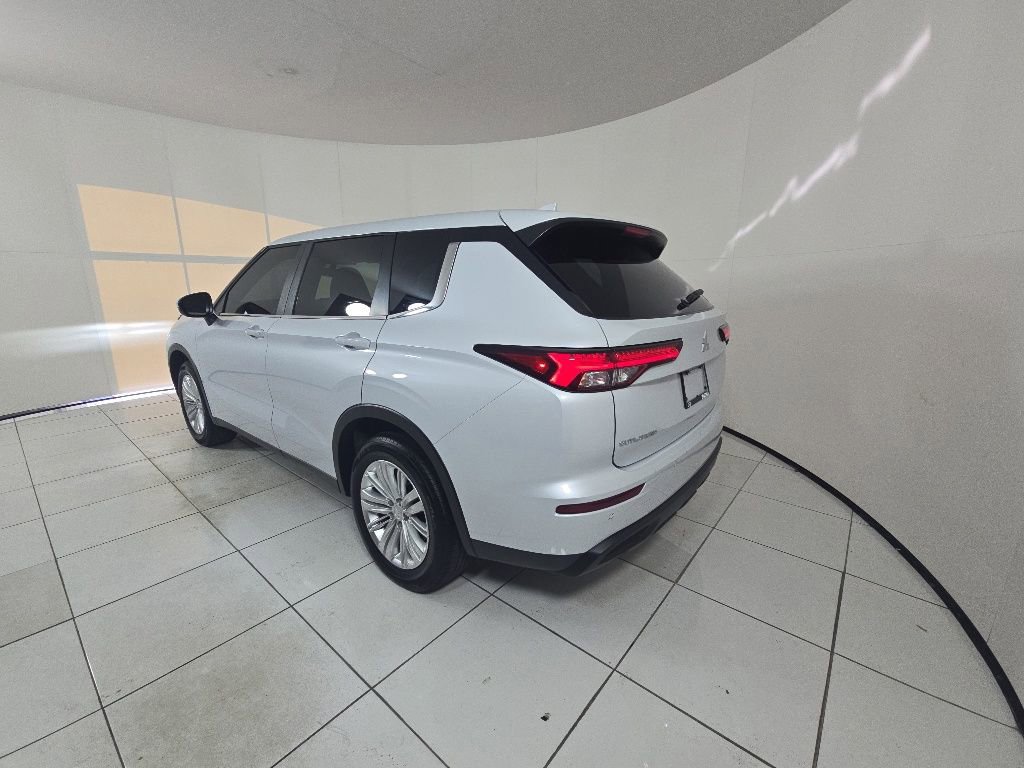 Used 2024 Mitsubishi Outlander ES FWD image 6