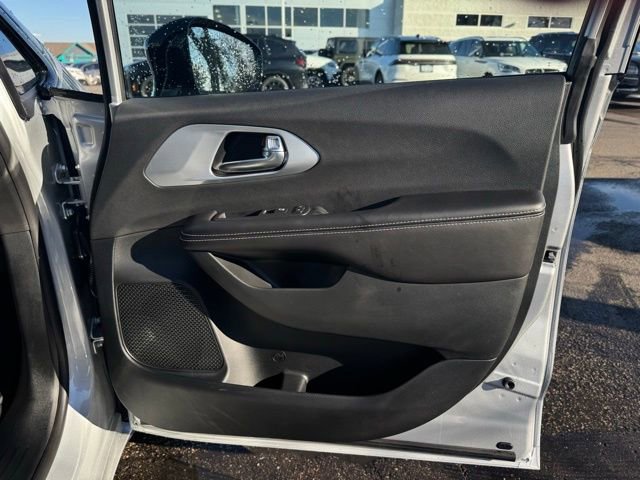 New 2026 Chrysler Pacifica Limited w/ S Appearance Package image 12