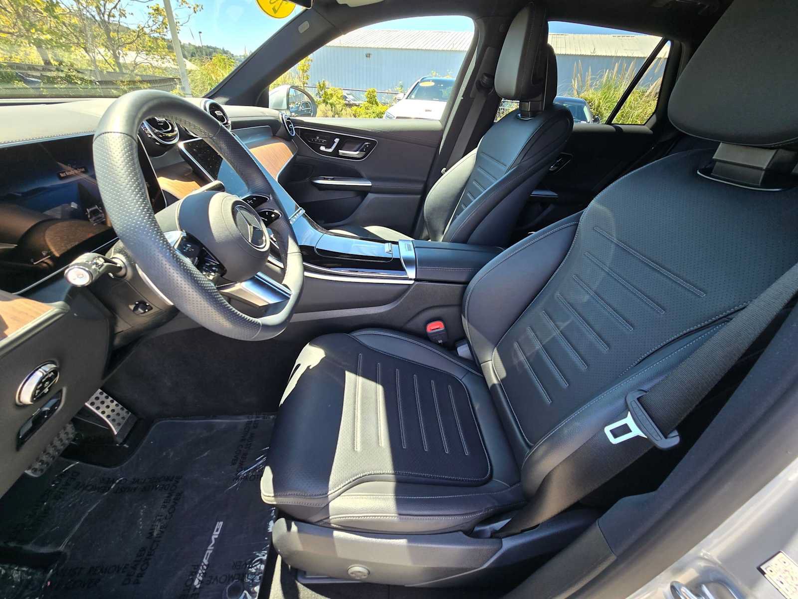 Used 2025 Mercedes-Benz GLC 350e 4MATIC image 21