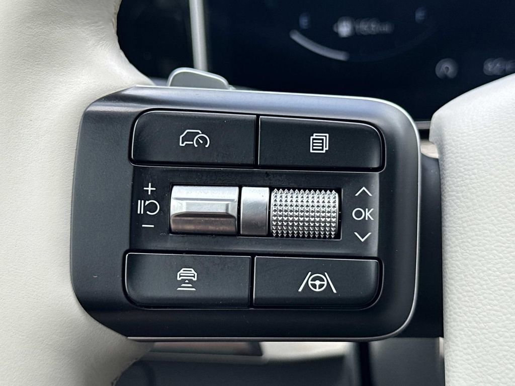 Used 2025 Hyundai Santa Fe Limited FWD image 23