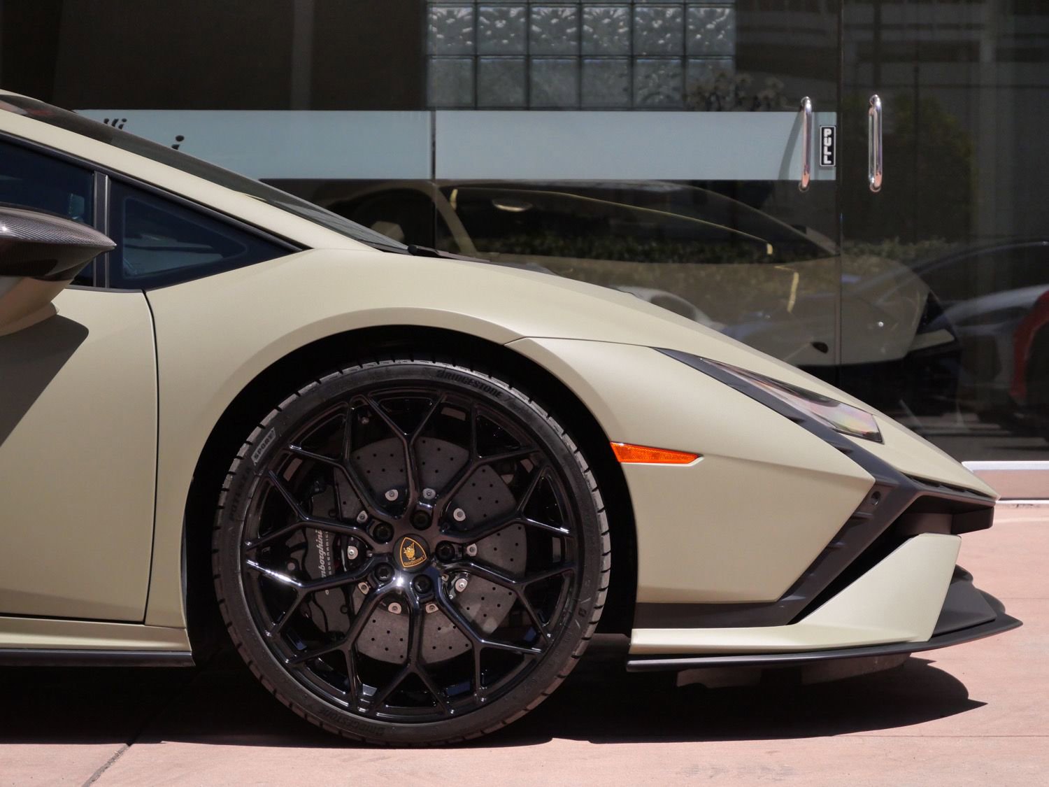 Used 2023 Lamborghini Huracan Tecnica RWD image 9