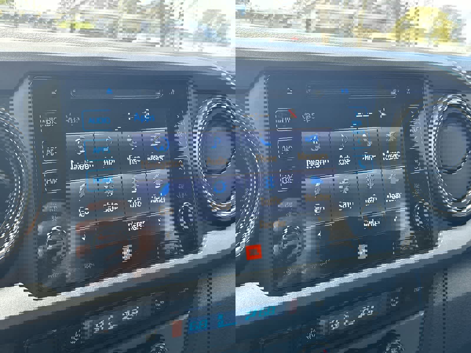 Used 2018 Toyota Tacoma TRD Off-Road image 19