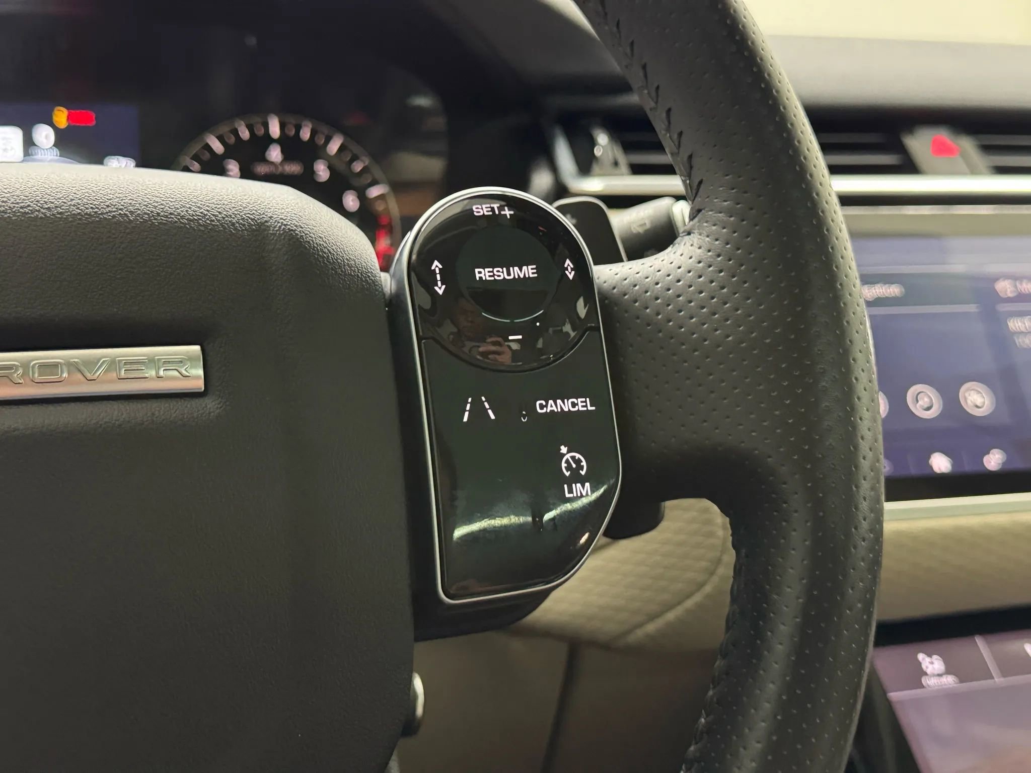 Used 2020 Land Rover Range Rover Velar S image 22