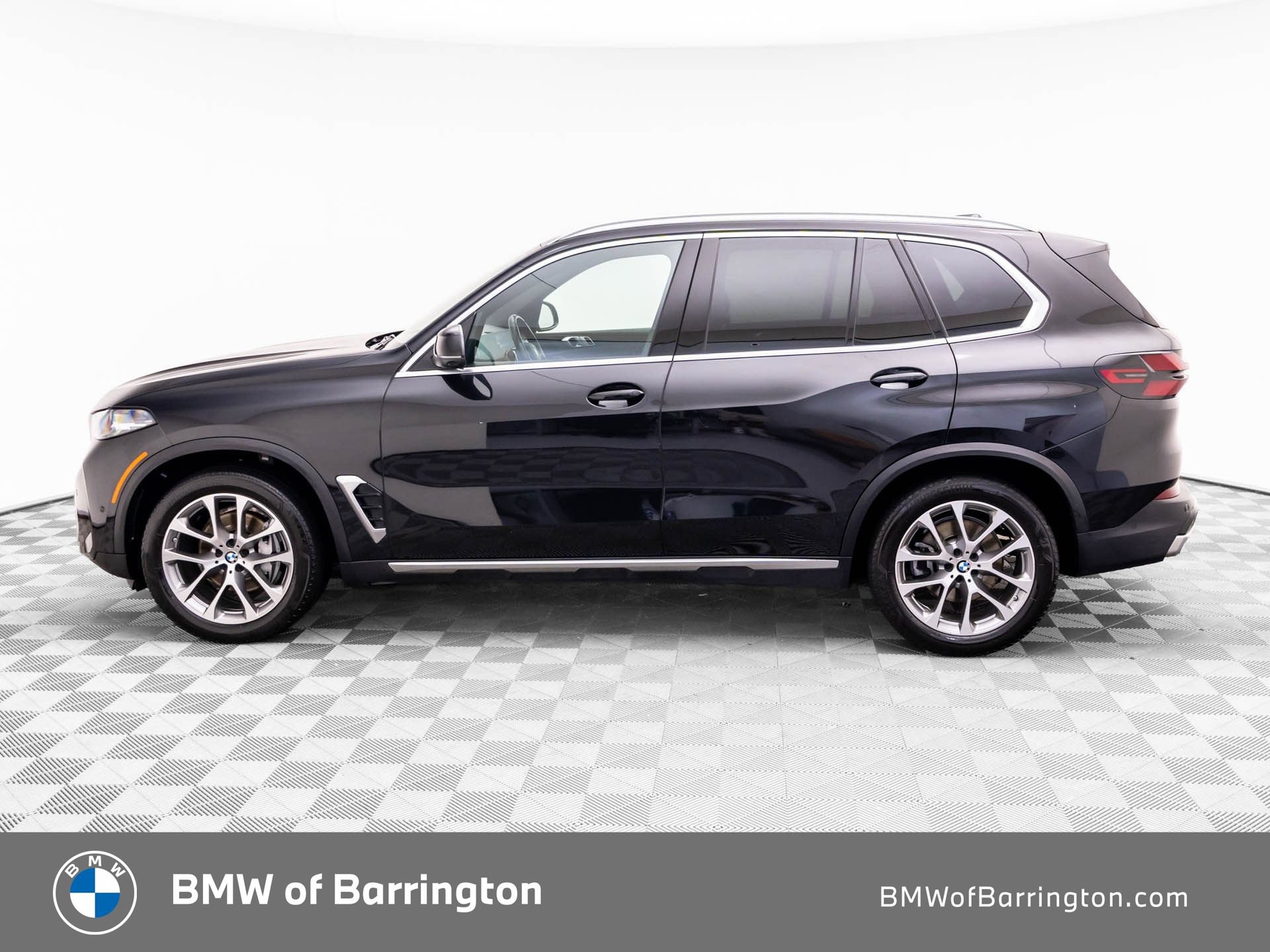 Used 2024 BMW X5 xDrive40i w/ Parking Assistance Package AWD/4WD image 2