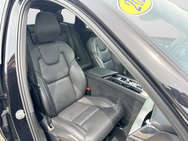 Certified 2024 Volvo XC60 B5 Ultimate AWD/4WD image 29