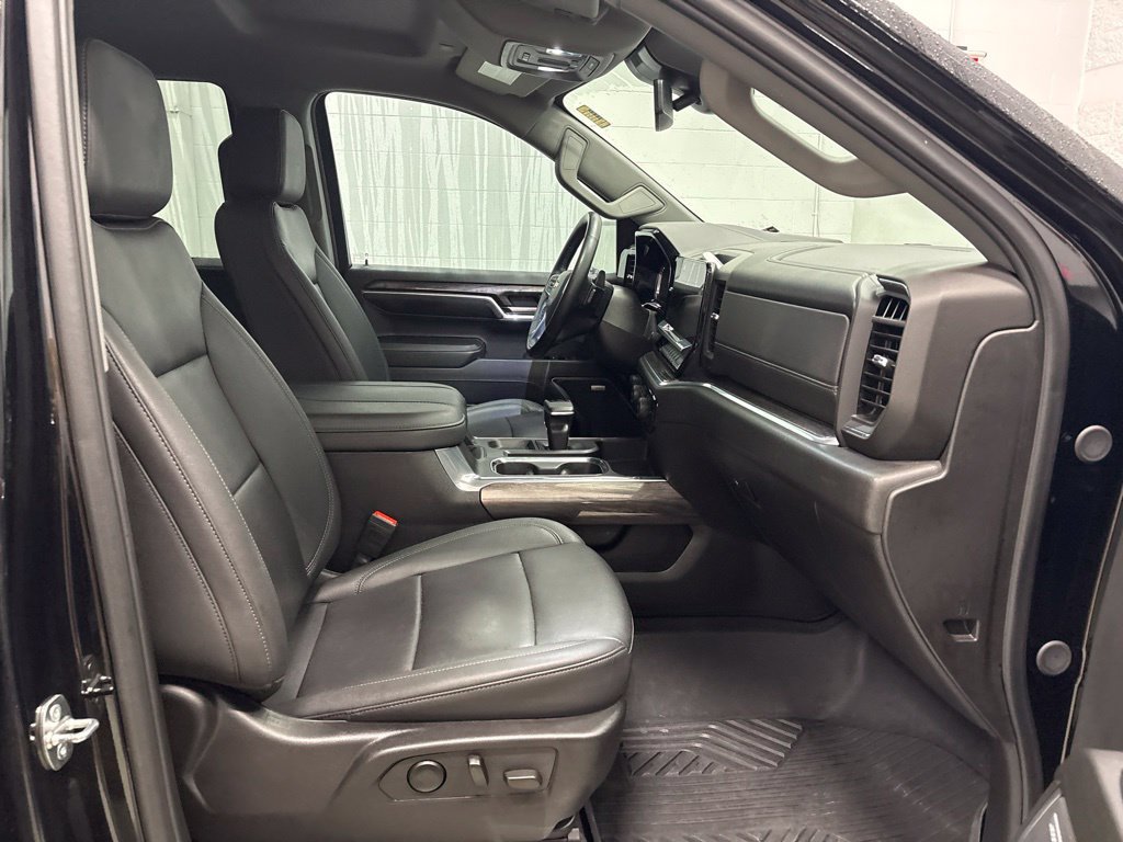 Used 2024 Chevrolet Silverado 1500 LTZ AWD/4WD image 39